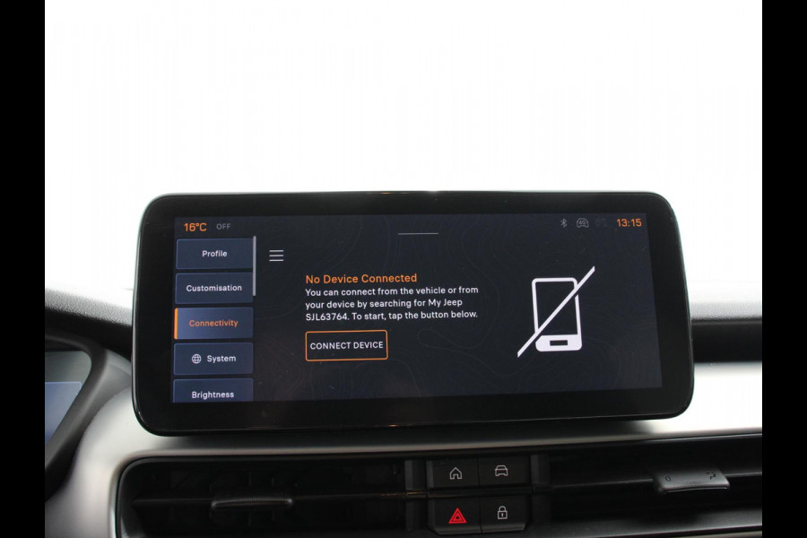 Jeep Avenger 1.2 e-Hybrid Altitude Automaat Climate control Adaptieve cruise control Led Achteruitrijcamera Parkeersensoren achter Lichtmetalen velgen Apple Carplay/ Android Auto