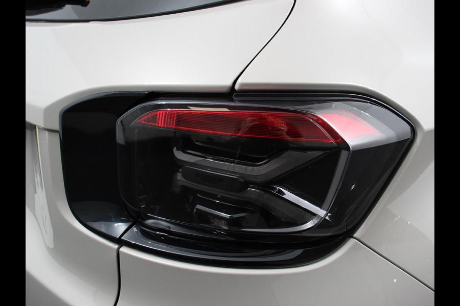 Jeep Avenger 1.2 e-Hybrid Altitude Automaat Climate control Adaptieve cruise control Led Achteruitrijcamera Parkeersensoren achter Lichtmetalen velgen Apple Carplay/ Android Auto