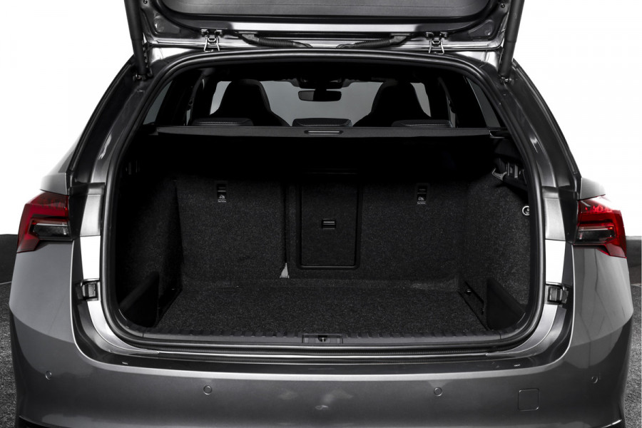 Škoda Octavia Combi 1.5 TSI MHEV 150 PK Sportline Business | S/K-Panodak | Elek. Trekhaak | Matrix Led | Adapt. Cruise | Winterpakket | 13 inch Navi | Camera | NAV + App. Connect | ECC | Elek. Klep | LM 18" | 5062