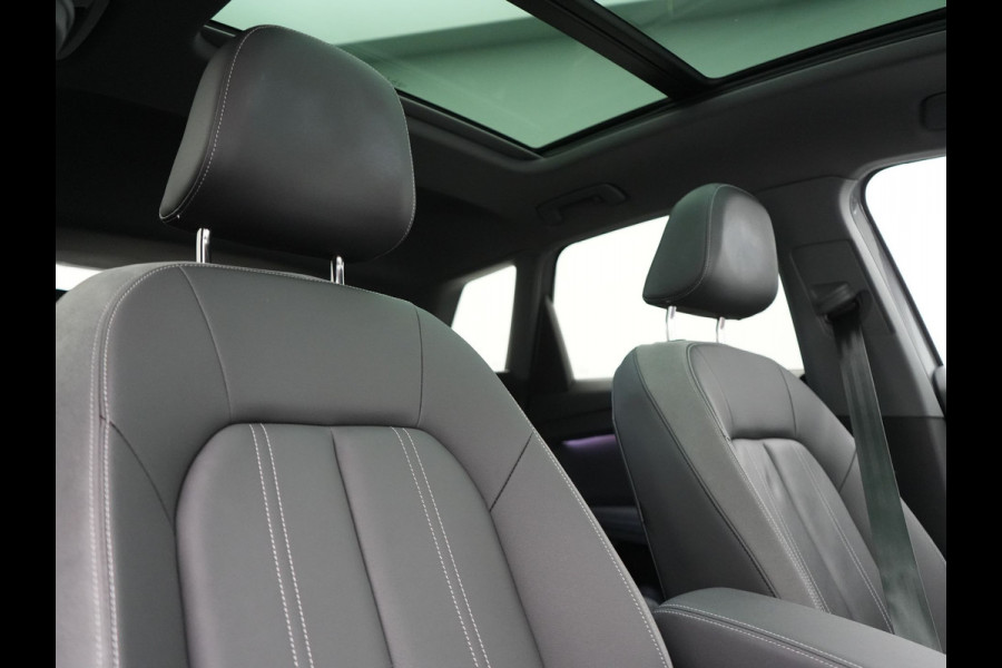 Audi Q4 e-tron 45 Quattro Edition 76,6 kWh 265pk Dealer O.H. | Panodak | Sonos Audio | Camera | Sfeerverlichting | Lederen Sportstoelen Verwarmd | Apple Carplay | Navigatie | DAB | 20"L.M |