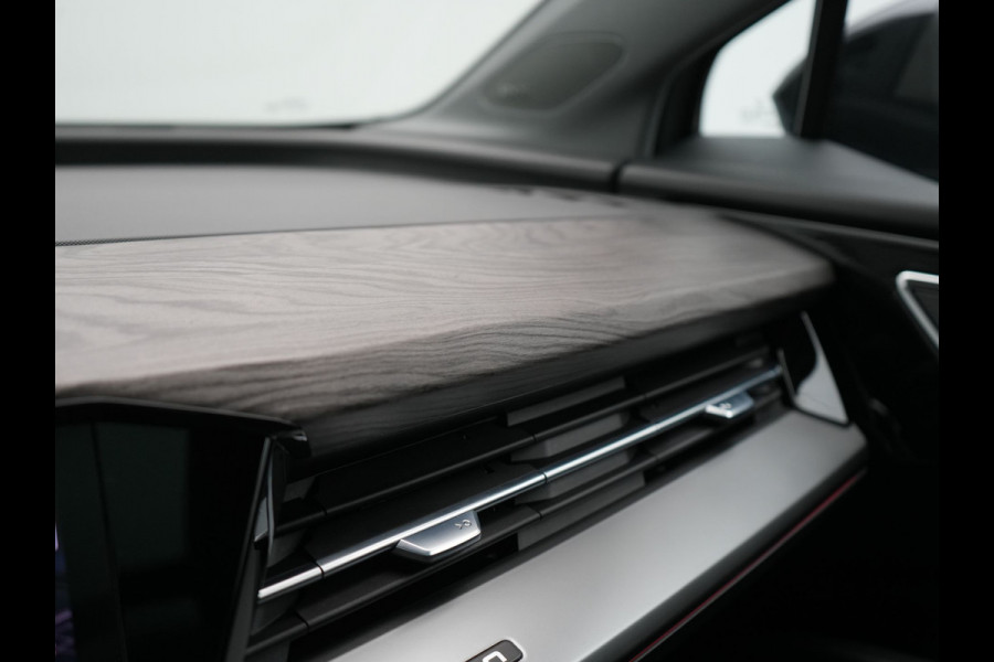 Audi Q4 e-tron 45 Quattro Edition 76,6 kWh 265pk Dealer O.H. | Panodak | Sonos Audio | Camera | Sfeerverlichting | Lederen Sportstoelen Verwarmd | Apple Carplay | Navigatie | DAB | 20"L.M |