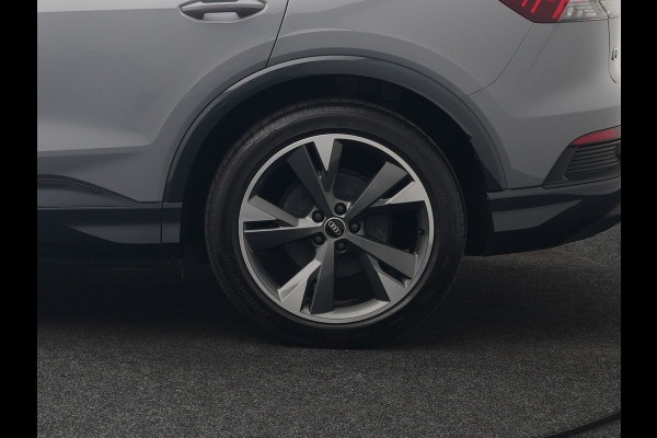 Audi Q4 e-tron 45 Quattro Edition 76,6 kWh 265pk Dealer O.H. | Panodak | Sonos Audio | Camera | Sfeerverlichting | Lederen Sportstoelen Verwarmd | Apple Carplay | Navigatie | DAB | 20"L.M |