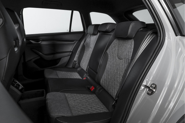 Škoda Octavia Combi 1.5 TSI MHEV 150 PK Sportline Business | Elek. Trekhaak | Matrix Led | Adapt. Cruise | Winterpakket | 13 inch Navi | Camera | NAV + App. Connect | ECC | Elek. Klep | LM 18" | 2748