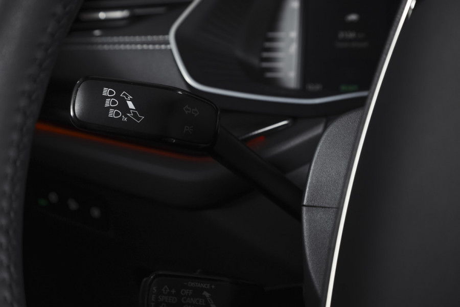 Škoda Octavia Combi 1.5 TSI MHEV 150 PK Sportline Business | Elek. Trekhaak | Matrix Led | Adapt. Cruise | Winterpakket | 13 inch Navi | Camera | NAV + App. Connect | ECC | Elek. Klep | LM 18" | 2748