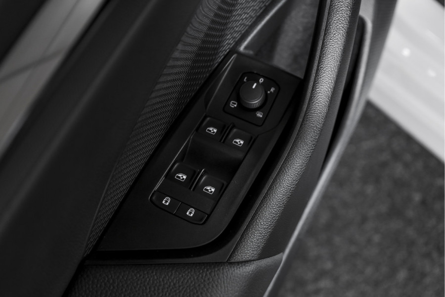 Škoda Octavia Combi 1.5 TSI MHEV 150 PK Sportline Business | Elek. Trekhaak | Matrix Led | Adapt. Cruise | Winterpakket | 13 inch Navi | Camera | NAV + App. Connect | ECC | Elek. Klep | LM 18" | 2748