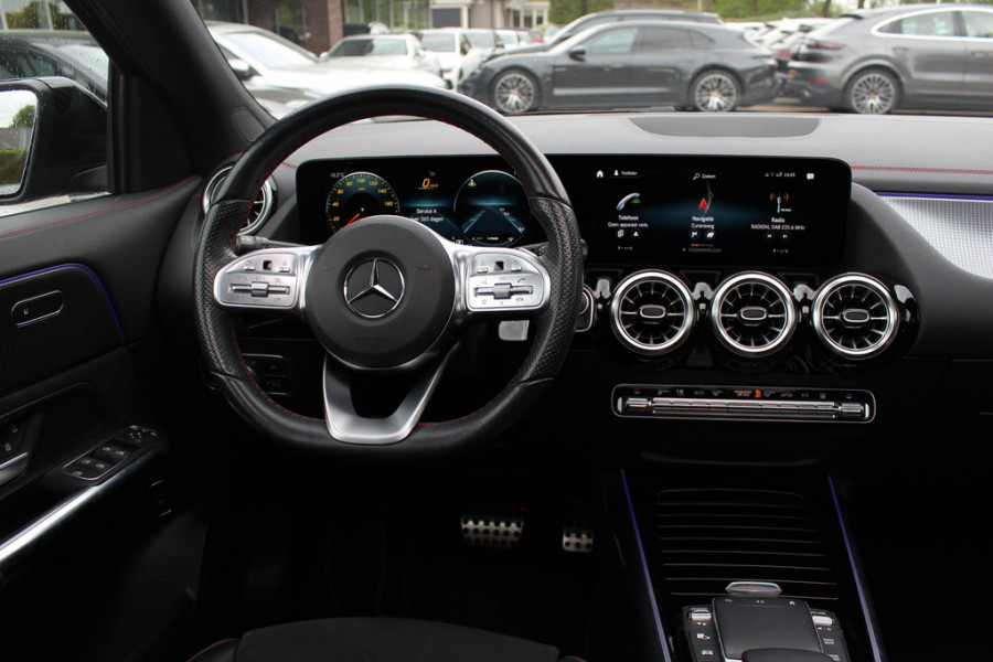 Mercedes-Benz EQA 250 Edition 1 67 kWh / Trekhaak / Panoramadak / 360Camera / Burmester / Leder&Alcantara / 19'' / CarPlay / Stoelverwarming / DAB / Dodehoek / Cruise Control