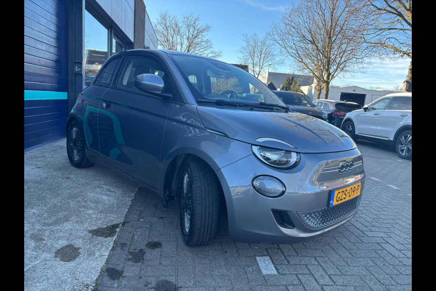 Fiat 500 3+1 Icon SOH 100% 42 kWh 100% Electrisch, Parkeer sensoren achter, DAB radio, Extra achterdeur rechts