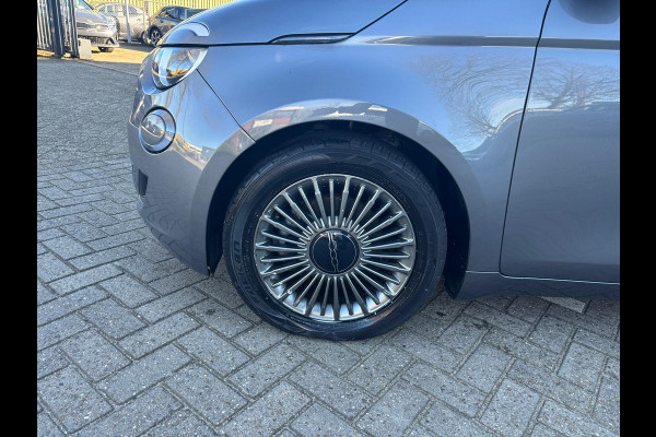 Fiat 500 3+1 Icon SOH 100% 42 kWh 100% Electrisch, Parkeer sensoren achter, DAB radio, Extra achterdeur rechts