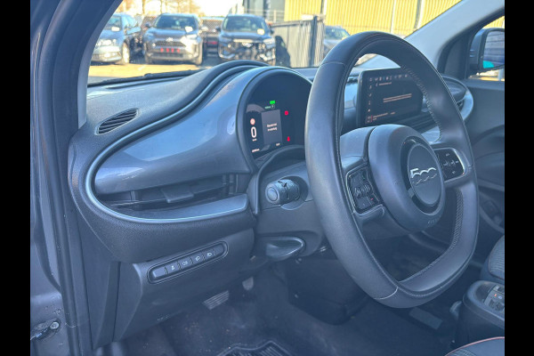 Fiat 500 3+1 Icon SOH 100% 42 kWh 100% Electrisch, Parkeer sensoren achter, DAB radio, Extra achterdeur rechts