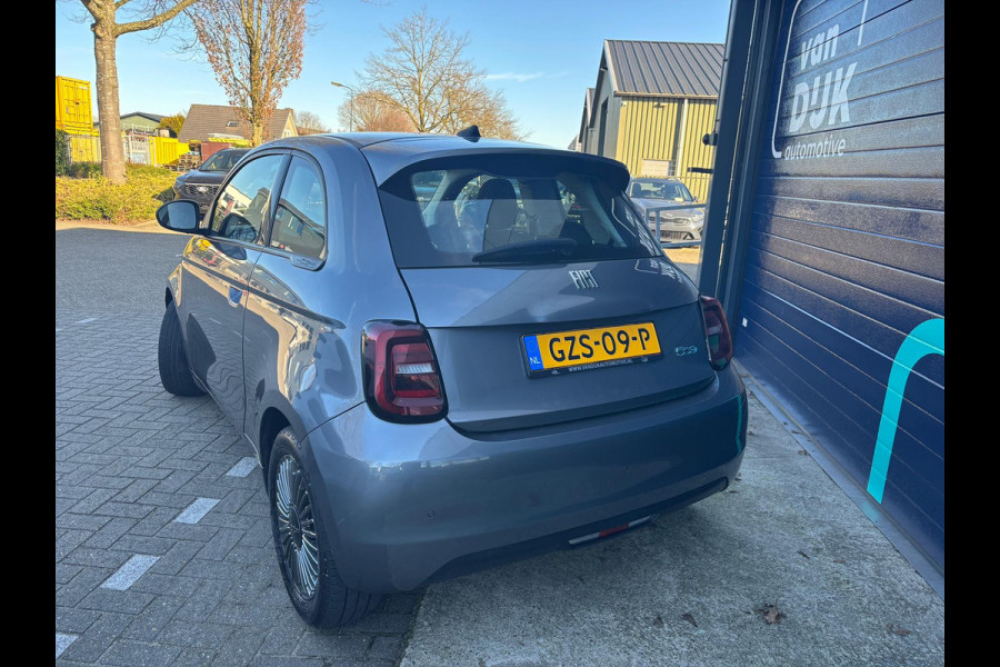 Fiat 500 3+1 Icon SOH 100% 42 kWh 100% Electrisch, Parkeer sensoren achter, DAB radio, Extra achterdeur rechts
