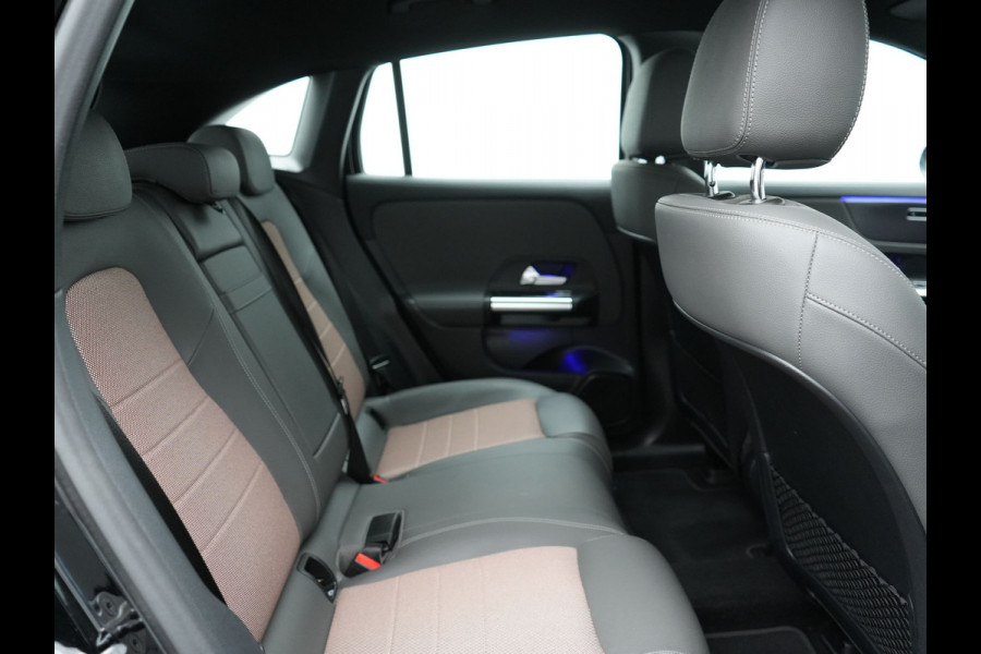 Mercedes-Benz EQA 250+ Business Line 74 kWh LONG RANGE 191pk Dealer O.H. | MBUX Widescreen Navi | Camera | Sfeerverlichting | 18"L.M | Sportstoelen Verwarmd | Apple Carplay | Cruise Control | Navigatie | DAB |