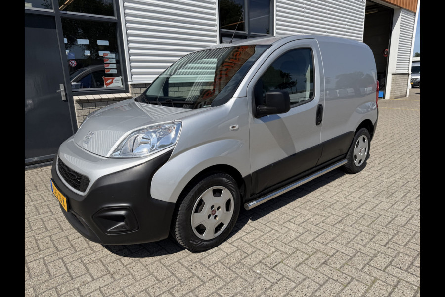 Fiat Fiorino 1.3 MJ Adventure / vaste prijs rijklaar € 9.950 ex btw / lease vanaf € 168 / euro 6 / bpm vrij / zilver metallic / airco / cruise / navi / schuifdeur / pdc achter !