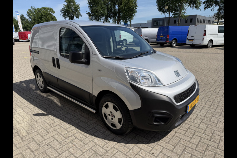 Fiat Fiorino 1.3 MJ Adventure / vaste prijs rijklaar € 9.950 ex btw / lease vanaf € 168 / euro 6 / bpm vrij / zilver metallic / airco / cruise / navi / schuifdeur / pdc achter !