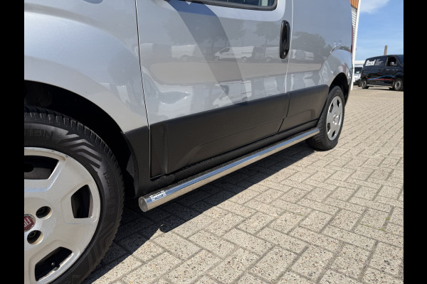 Fiat Fiorino 1.3 MJ Adventure / vaste prijs rijklaar € 9.950 ex btw / lease vanaf € 168 / euro 6 / bpm vrij / zilver metallic / airco / cruise / navi / schuifdeur / pdc achter !