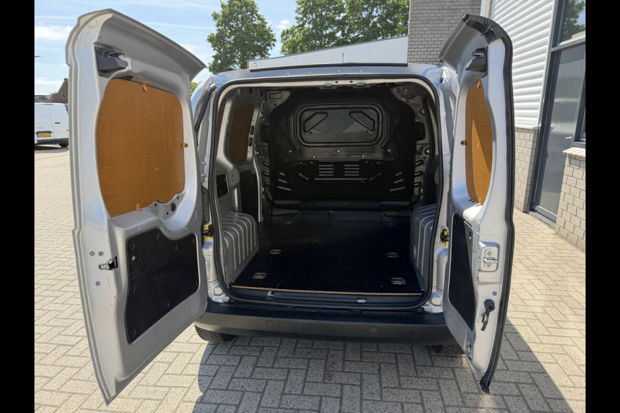 Fiat Fiorino 1.3 MJ Adventure / vaste prijs rijklaar € 9.950 ex btw / lease vanaf € 168 / euro 6 / bpm vrij / zilver metallic / airco / cruise / navi / schuifdeur / pdc achter !