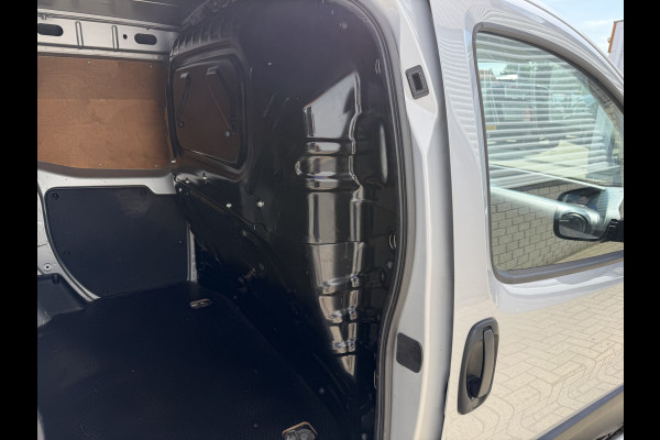 Fiat Fiorino 1.3 MJ Adventure / vaste prijs rijklaar € 9.950 ex btw / lease vanaf € 168 / euro 6 / bpm vrij / zilver metallic / airco / cruise / navi / schuifdeur / pdc achter !