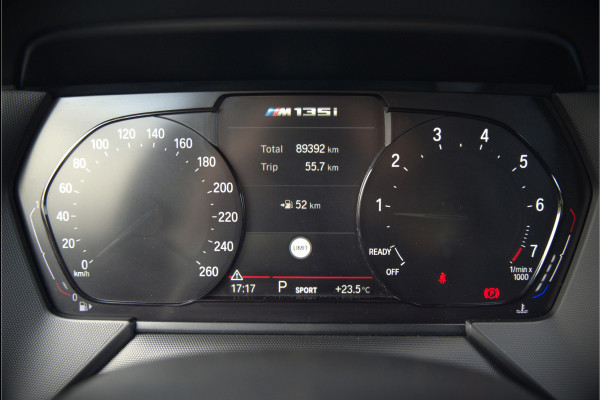 BMW 1-serie M135i xDrive High Executive Edition | M Performance | Stoelverwarming | Cruise Control | Adaptive LED | Ambiance Verlichting | HIFI | Grootlichtassistent | M Sport Remmen