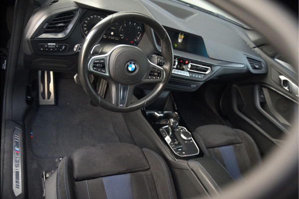 BMW 1-serie M135i xDrive High Executive Edition | M Performance | Stoelverwarming | Cruise Control | Adaptive LED | Ambiance Verlichting | HIFI | Grootlichtassistent | M Sport Remmen