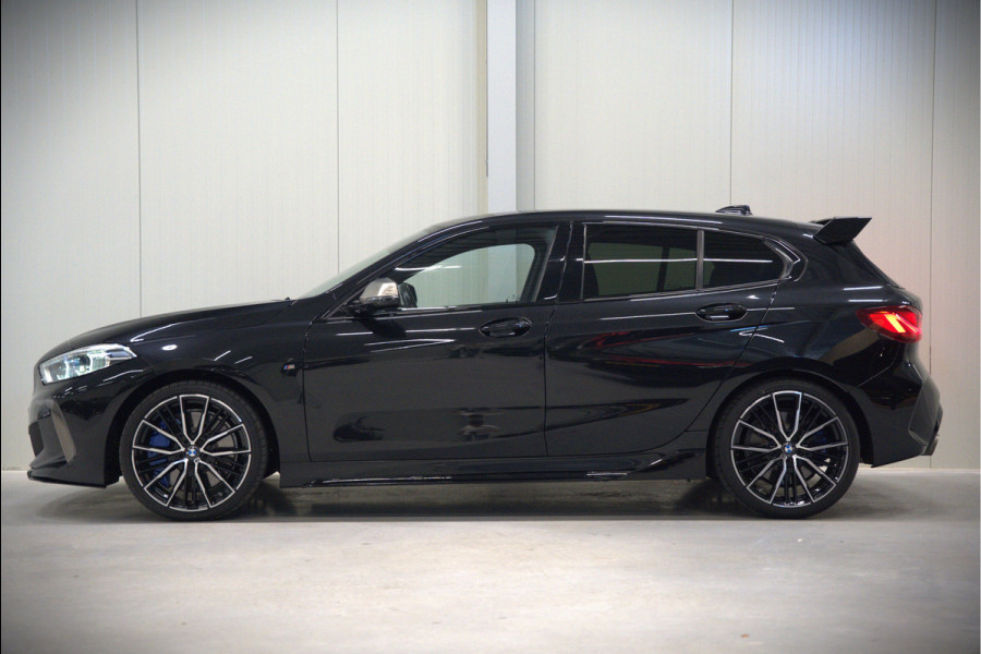BMW 1-serie M135i xDrive High Executive Edition | M Performance | Stoelverwarming | Cruise Control | Adaptive LED | Ambiance Verlichting | HIFI | Grootlichtassistent | M Sport Remmen