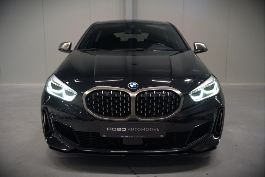 BMW 1-serie M135i xDrive High Executive Edition | M Performance | Stoelverwarming | Cruise Control | Adaptive LED | Ambiance Verlichting | HIFI | Grootlichtassistent | M Sport Remmen