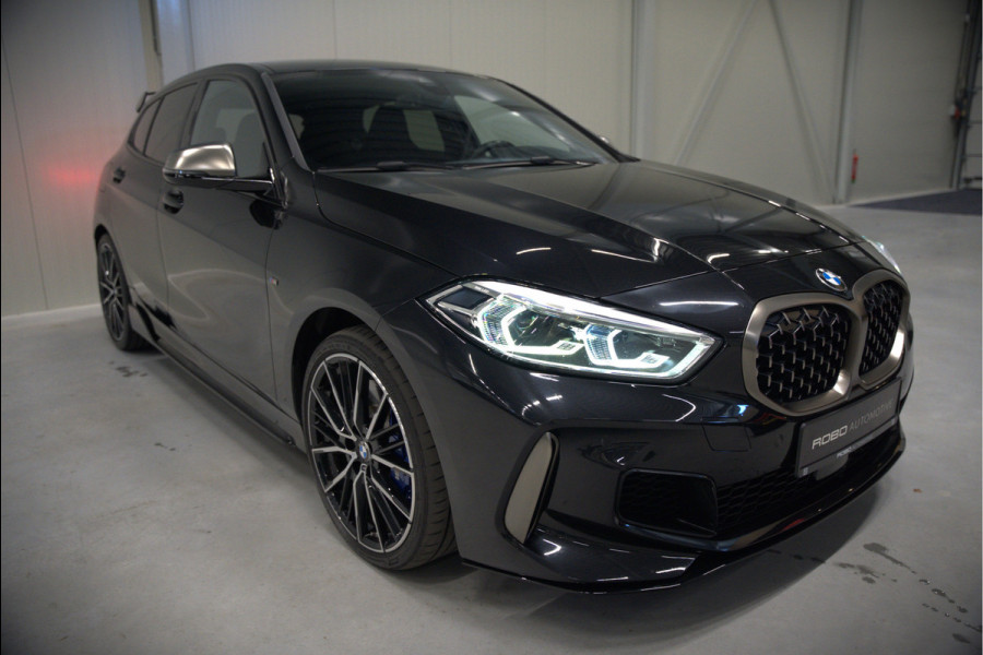 BMW 1-serie M135i xDrive High Executive Edition | M Performance | Stoelverwarming | Cruise Control | Adaptive LED | Ambiance Verlichting | HIFI | Grootlichtassistent | M Sport Remmen