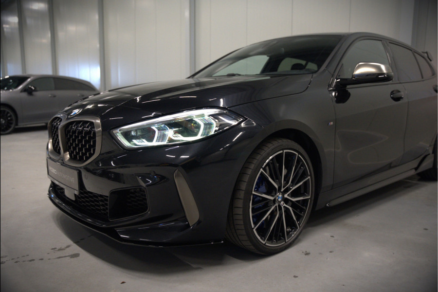 BMW 1-serie M135i xDrive High Executive Edition | M Performance | Stoelverwarming | Cruise Control | Adaptive LED | Ambiance Verlichting | HIFI | Grootlichtassistent | M Sport Remmen