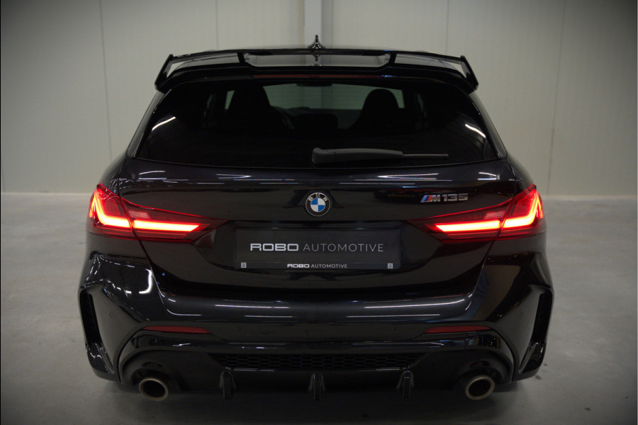BMW 1-serie M135i xDrive High Executive Edition | M Performance | Stoelverwarming | Cruise Control | Adaptive LED | Ambiance Verlichting | HIFI | Grootlichtassistent | M Sport Remmen