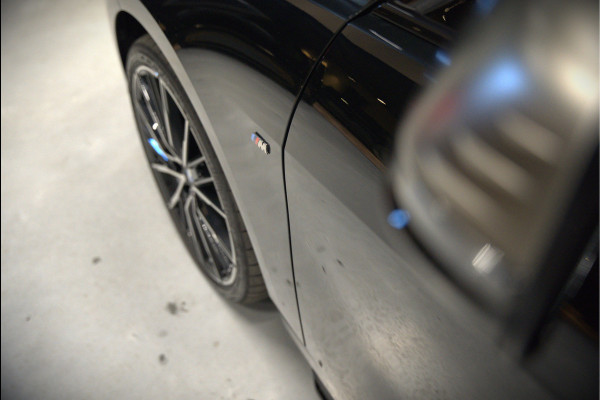 BMW 1-serie M135i xDrive High Executive Edition | M Performance | Stoelverwarming | Cruise Control | Adaptive LED | Ambiance Verlichting | HIFI | Grootlichtassistent | M Sport Remmen