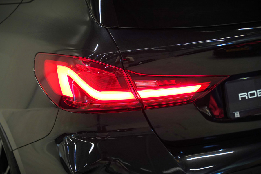 BMW 1-serie M135i xDrive High Executive Edition | M Performance | Stoelverwarming | Cruise Control | Adaptive LED | Ambiance Verlichting | HIFI | Grootlichtassistent | M Sport Remmen