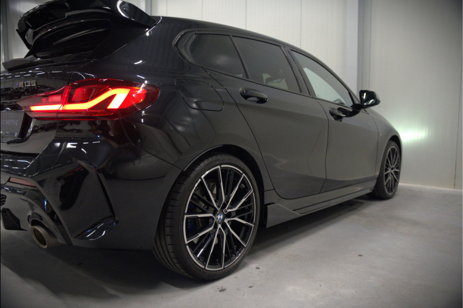 BMW 1-serie M135i xDrive High Executive Edition | M Performance | Stoelverwarming | Cruise Control | Adaptive LED | Ambiance Verlichting | HIFI | Grootlichtassistent | M Sport Remmen