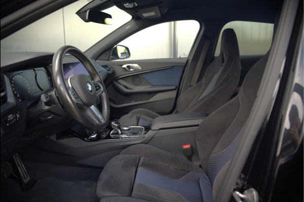 BMW 1-serie M135i xDrive High Executive Edition | M Performance | Stoelverwarming | Cruise Control | Adaptive LED | Ambiance Verlichting | HIFI | Grootlichtassistent | M Sport Remmen
