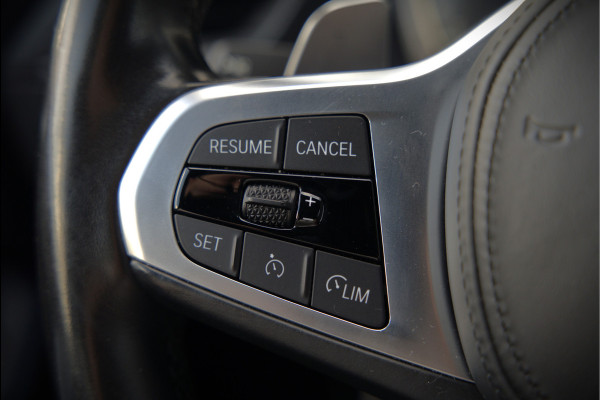 BMW 1-serie M135i xDrive High Executive Edition | M Performance | Stoelverwarming | Cruise Control | Adaptive LED | Ambiance Verlichting | HIFI | Grootlichtassistent | M Sport Remmen