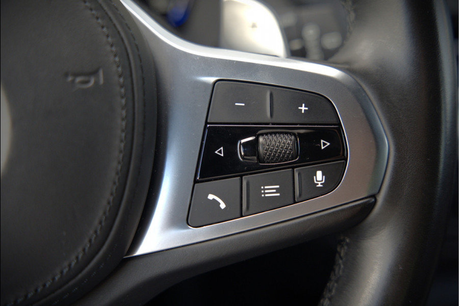 BMW 1-serie M135i xDrive High Executive Edition | M Performance | Stoelverwarming | Cruise Control | Adaptive LED | Ambiance Verlichting | HIFI | Grootlichtassistent | M Sport Remmen