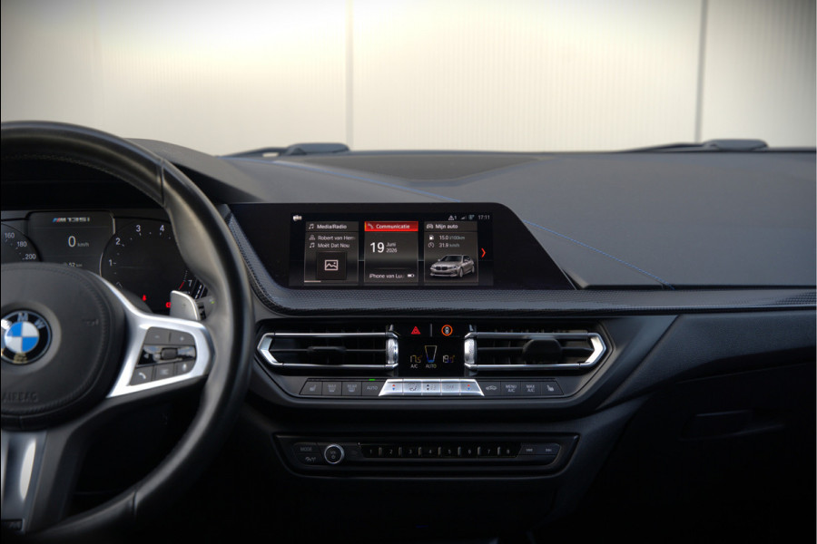 BMW 1-serie M135i xDrive High Executive Edition | M Performance | Stoelverwarming | Cruise Control | Adaptive LED | Ambiance Verlichting | HIFI | Grootlichtassistent | M Sport Remmen