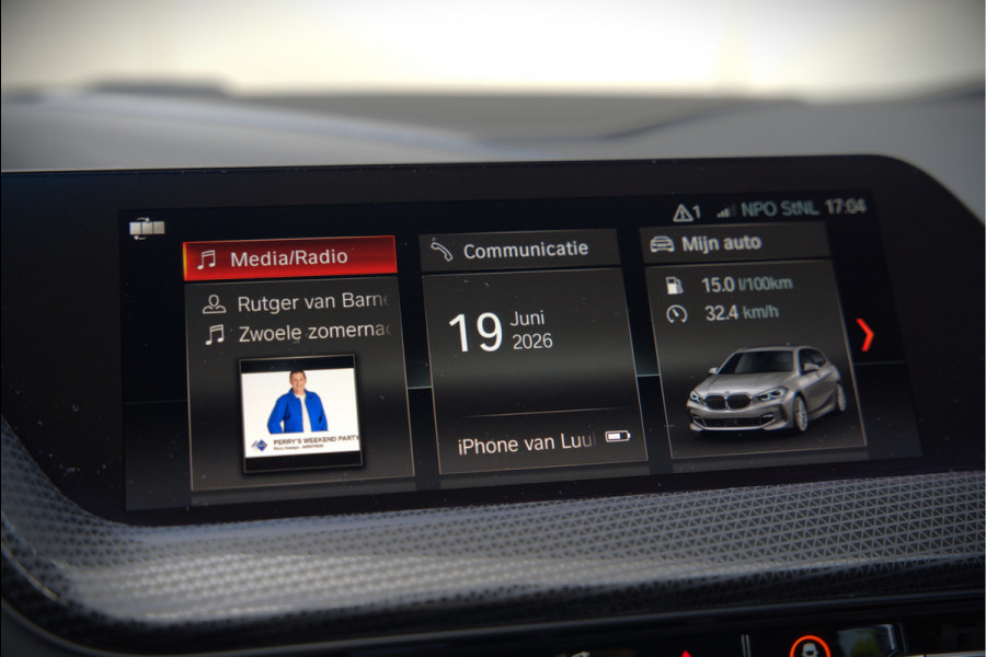 BMW 1-serie M135i xDrive High Executive Edition | M Performance | Stoelverwarming | Cruise Control | Adaptive LED | Ambiance Verlichting | HIFI | Grootlichtassistent | M Sport Remmen