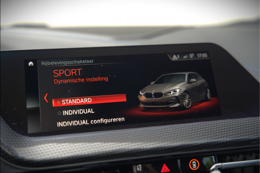 BMW 1-serie M135i xDrive High Executive Edition | M Performance | Stoelverwarming | Cruise Control | Adaptive LED | Ambiance Verlichting | HIFI | Grootlichtassistent | M Sport Remmen