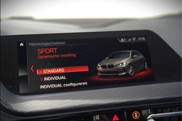 BMW 1-serie M135i xDrive High Executive Edition | M Performance | Stoelverwarming | Cruise Control | Adaptive LED | Ambiance Verlichting | HIFI | Grootlichtassistent | M Sport Remmen