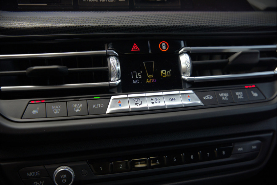 BMW 1-serie M135i xDrive High Executive Edition | M Performance | Stoelverwarming | Cruise Control | Adaptive LED | Ambiance Verlichting | HIFI | Grootlichtassistent | M Sport Remmen