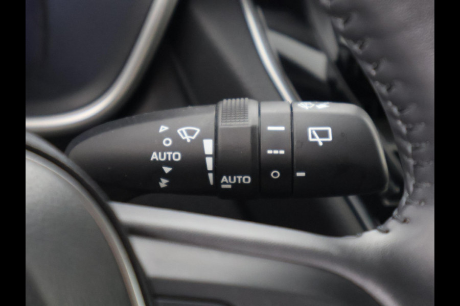 Toyota Corolla Cross 2.0 High Power Hybrid First Edition | Stoelverwarming | Navigatie | Half Leder | Apple Carplay & AndroidAUTO | 1e eigenaar |