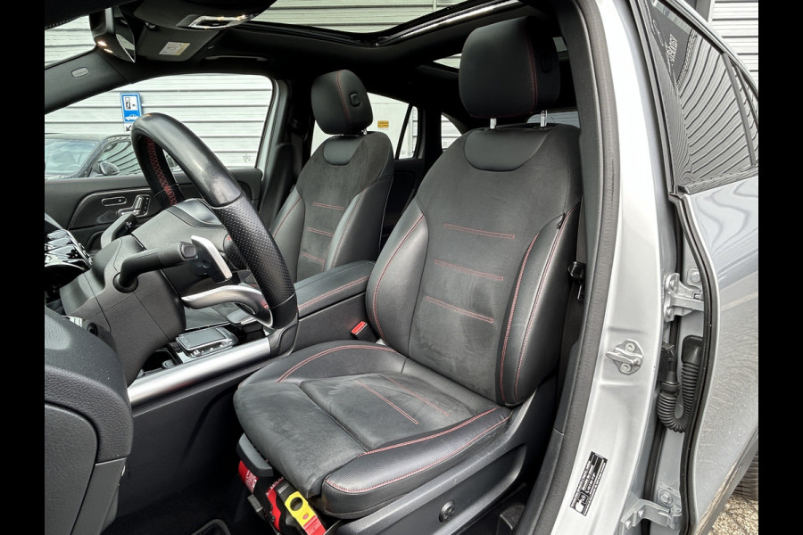 Mercedes-Benz GLA 250e AMG // Trekhaak // Panorama dak // Memory // Sfeerverlichting // Multi Beam LED // Camera // Advanced Audio