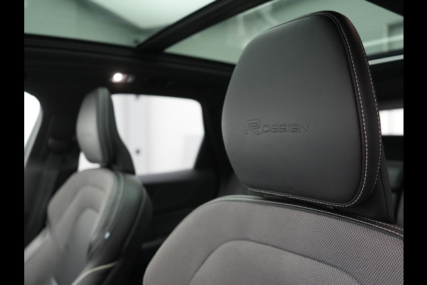 Volvo XC60 Recharge T8 AWD R-Design PHEV 391pk Dealer O.H. | Panodak | Luchtvering | Head Up | Camera | Harman & Kardon | Sportstoelen Memory & Verwarmd | 21"L.M | Apple Carplay | Keyless | Blis | Virtual | Navigatie | DAB | Plug In Hybrid