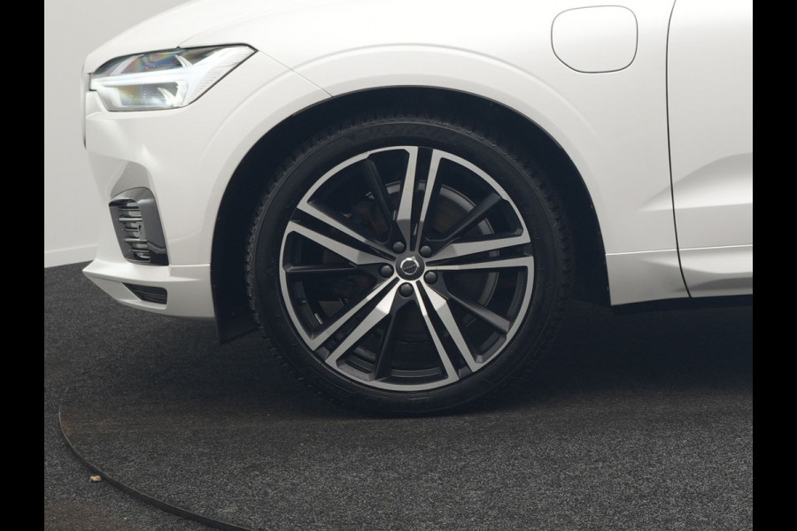 Volvo XC60 Recharge T8 AWD R-Design PHEV 391pk Dealer O.H. | Panodak | Luchtvering | Head Up | Camera | Harman & Kardon | Sportstoelen Memory & Verwarmd | 21"L.M | Apple Carplay | Keyless | Blis | Virtual | Navigatie | DAB | Plug In Hybrid