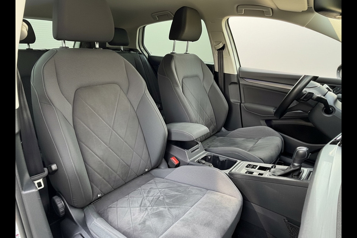 Volkswagen Golf 1.4 eHybrid AUTOMAAT Style, 58000 km,digitaal cockpit, stoelverwarming,dealer onderhouden