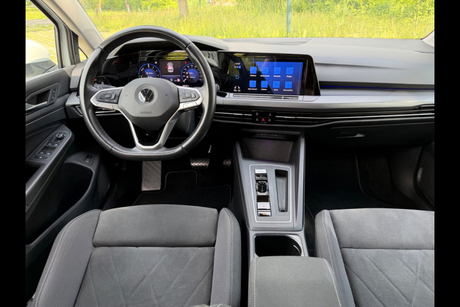 Volkswagen Golf 1.4 eHybrid AUTOMAAT Style, 58000 km,digitaal cockpit, stoelverwarming,dealer onderhouden