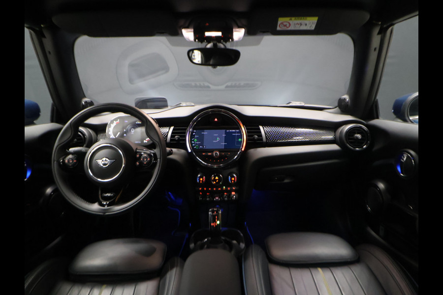 MINI Cabrio 1.5 Cooper Sidewalk Edition [APPLE CARPLAY, HARMAN KARDON, STOELVERWARMING, HEAD UP, DIGITAL DASH, CAMERA, CRUISE CONTROL, PDC V+A, NAVIGATIE, NIEUWSTAAT]
