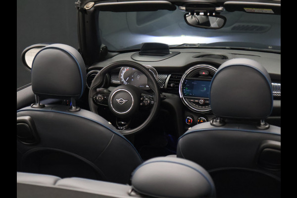 MINI Cabrio 1.5 Cooper Sidewalk Edition [APPLE CARPLAY, HARMAN KARDON, STOELVERWARMING, HEAD UP, DIGITAL DASH, CAMERA, CRUISE CONTROL, PDC V+A, NAVIGATIE, NIEUWSTAAT]