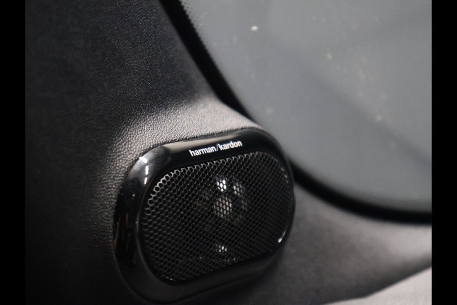 MINI Cabrio 1.5 Cooper Sidewalk Edition [APPLE CARPLAY, HARMAN KARDON, STOELVERWARMING, HEAD UP, DIGITAL DASH, CAMERA, CRUISE CONTROL, PDC V+A, NAVIGATIE, NIEUWSTAAT]