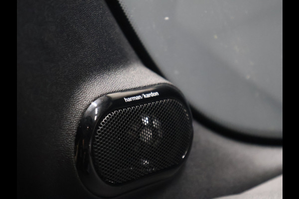 MINI Cabrio 1.5 Cooper Sidewalk Edition [APPLE CARPLAY, HARMAN KARDON, STOELVERWARMING, HEAD UP, DIGITAL DASH, CAMERA, CRUISE CONTROL, PDC V+A, NAVIGATIE, NIEUWSTAAT]