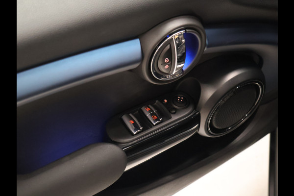 MINI Cabrio 1.5 Cooper Sidewalk Edition [APPLE CARPLAY, HARMAN KARDON, STOELVERWARMING, HEAD UP, DIGITAL DASH, CAMERA, CRUISE CONTROL, PDC V+A, NAVIGATIE, NIEUWSTAAT]
