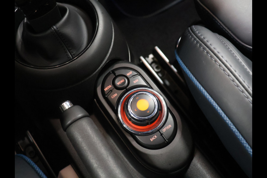 MINI Cabrio 1.5 Cooper Sidewalk Edition [APPLE CARPLAY, HARMAN KARDON, STOELVERWARMING, HEAD UP, DIGITAL DASH, CAMERA, CRUISE CONTROL, PDC V+A, NAVIGATIE, NIEUWSTAAT]